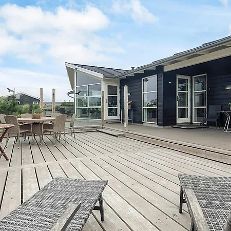 8 Person In Lokken-by Traum *