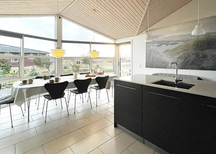 8 Person In Lokken-by Traum