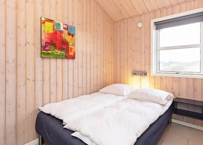 8 Person In Lokken-by Traum *