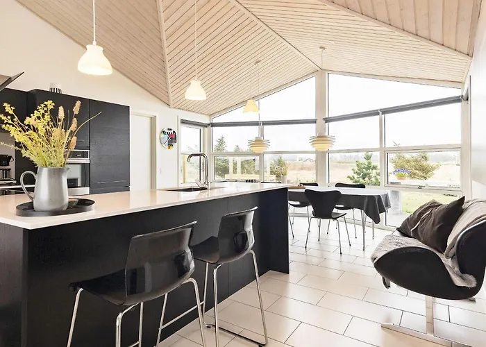 8 Person In Lokken-by Traum