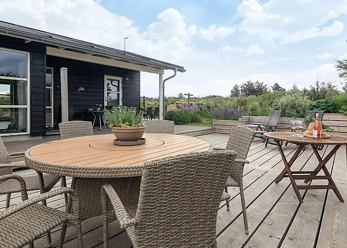 8 Person In Lokken-by Traum Løkken