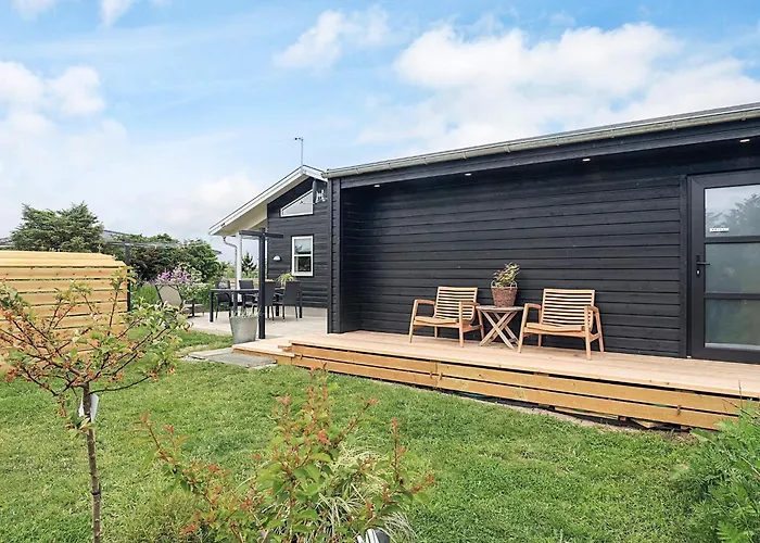 8 Person In Lokken-by Traum