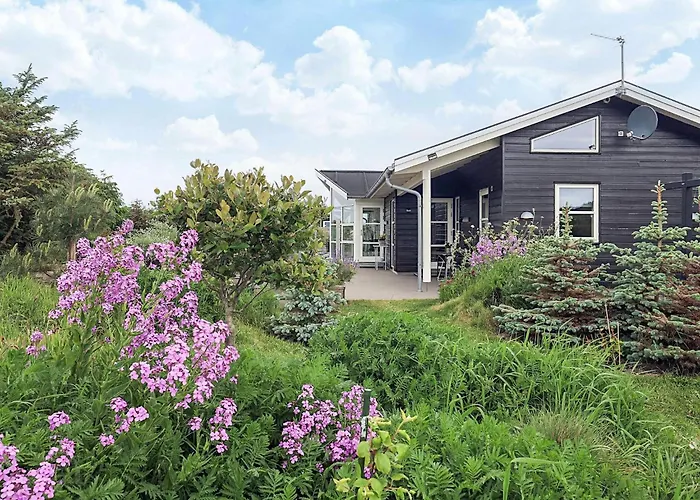 8 Person In Lokken-by Traum * Løkken